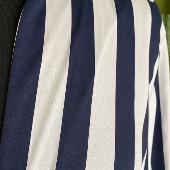 EUC Mohito Deep V-neck Plunge Blouse - Picture 5 of 5